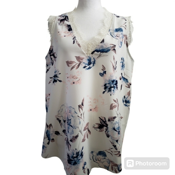Unbranded Tops - Woman's Floral Sleeveless Blouse - Size L